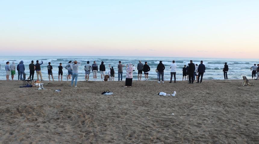 Kocaeli'nin Kandıra ilçesinde denize giren 2 kişiden biri boğuldu, diğeri aranıyor