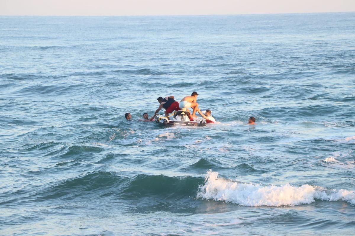 Kocaeli'de denizde boğulma tehlikesi ge&ccedil;iren 2 kişi kurtarıldı