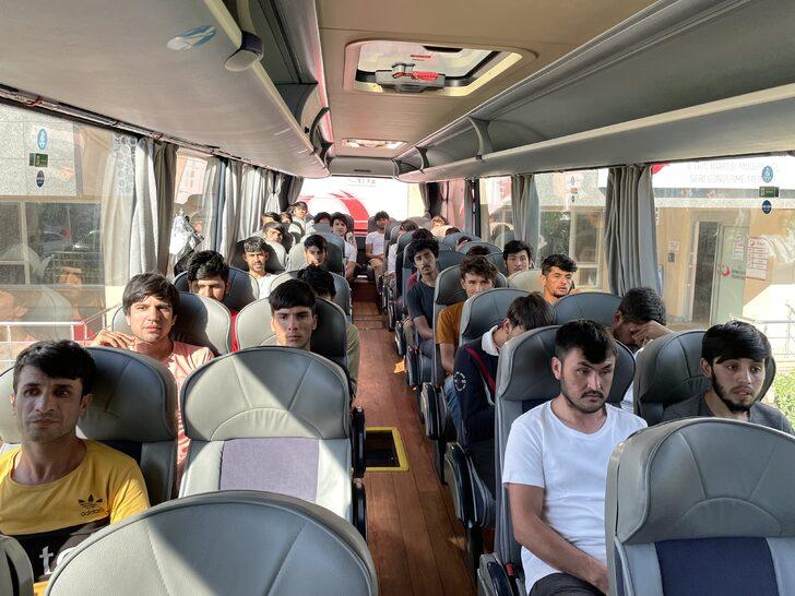 Sınır dışı edilecek 260 Afganistan uyruklu, Edirne'den İstanbul'a gönderildi G4