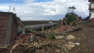 Hortum 80 saniyede ortalığı savaş alanına çevirdi