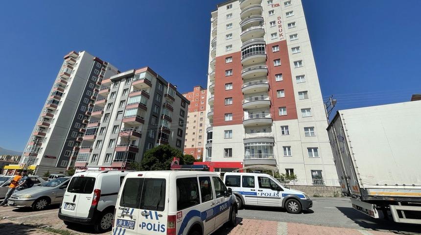 Kayseri'de mutfakta kombiden çıkan yangını söndürmeye çalışan çift yaralandı