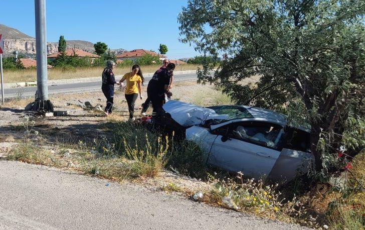 GÜNCELLEME - Malatya'da tabelaya çarpan otomobil şarampole düştü, 2 kişi öldü, 3 kişi yaralandı G2