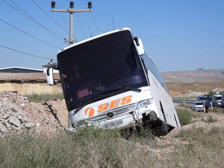 Yozgat'ta yol kenarına savrulan yolcu otobüsündeki 8 kişi yaralandı G1