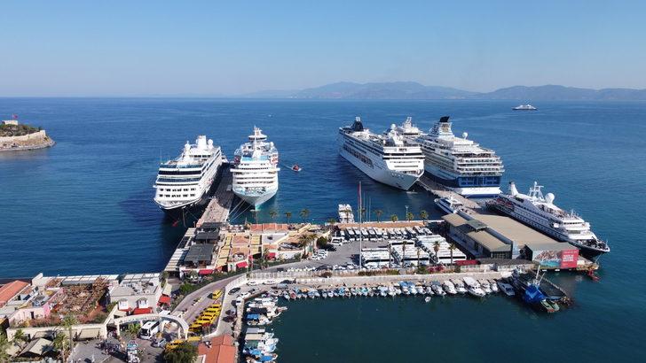 Kuşadası'na 2 günde kruvaziyerlerle 16 bin turist geldi G2