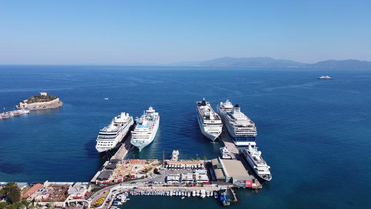 Kuşadası'na 2 günde kruvaziyerlerle 16 bin turist geldi G4