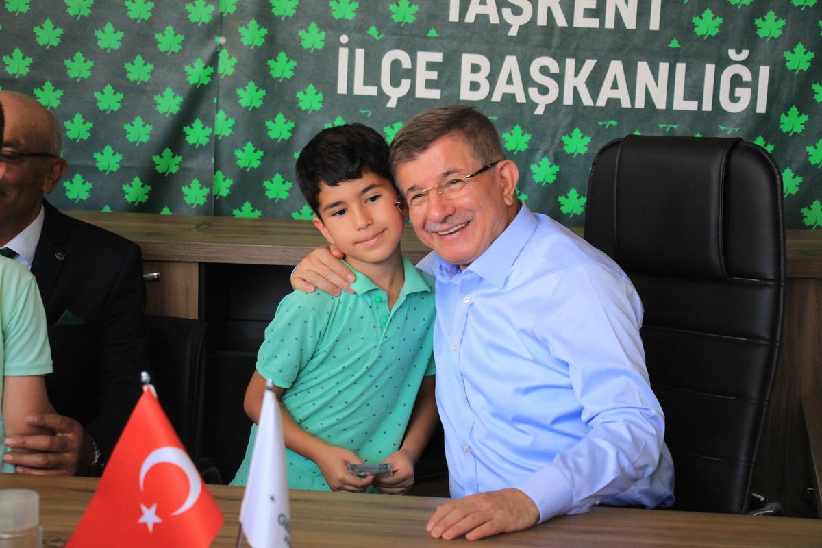 Gelecek Partisi Genel Başkanı Davutoğlu, Konya'da partililerle bayramlaştı
