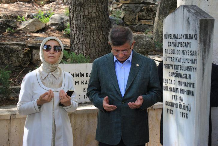 Gelecek Partisi Genel Başkanı Davutoğlu, Konya'da partililerle bayramlaştı G3