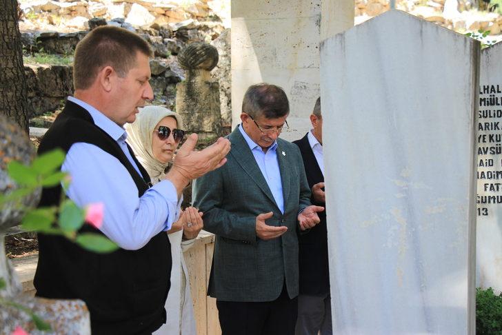 Gelecek Partisi Genel Başkanı Davutoğlu, Konya'da partililerle bayramlaştı G4