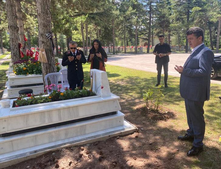 Şehit Astsubay Kıdemli Çavuş Oğuzhan Arduç'un ailesine şehadet belgesi verildi G1