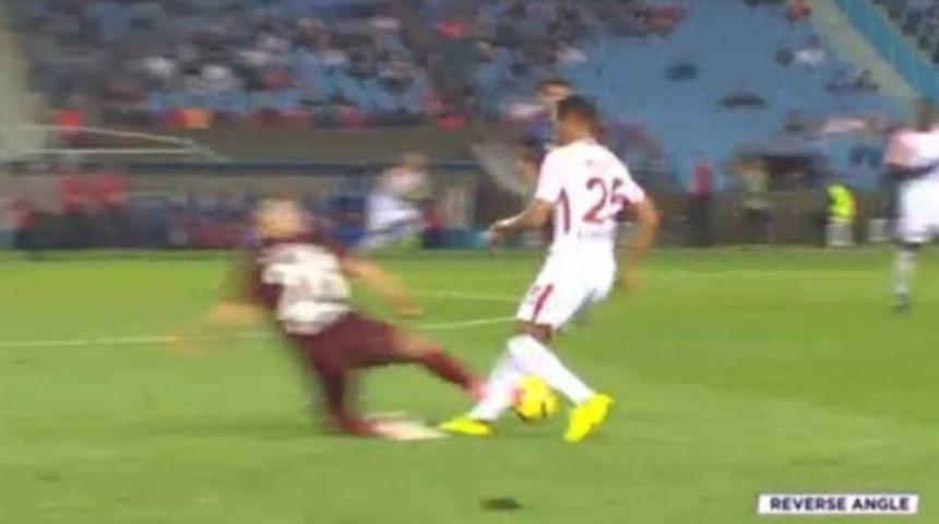 Trabzonspor Galatasaray ma&ccedil;ı goller &ouml;zet, tartışmalı pozisyonlar izle: Kırmızı kartlar havada u&ccedil;uştu! 