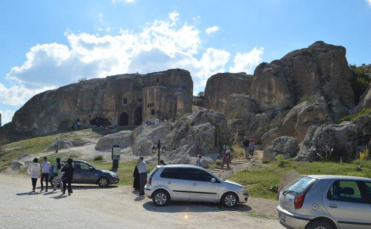 Tarihi Frig Vadisi'nde bayram hareketliliği yaşanıyor G1
