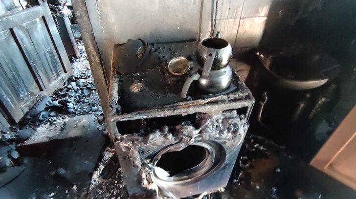 Çankırı'da çıkan yangında iki ev hasar gördü G1