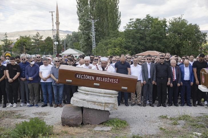 Tekne kazasında yaşamını yitiren iş insanı ve eşinin cenazeleri defnedildi G4