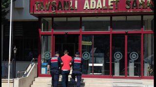 Kütahya'da telefonla dolandırıcılık şüphelisi saklandığı çalılık alanda yakalandı