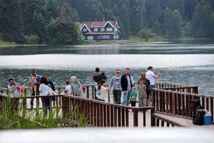 Gölcük Tabiat Parkı'nda bayram yoğunluğu yaşanıyor G2