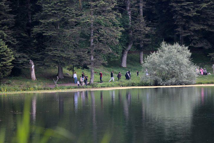 Gölcük Tabiat Parkı'nda bayram yoğunluğu yaşanıyor G4