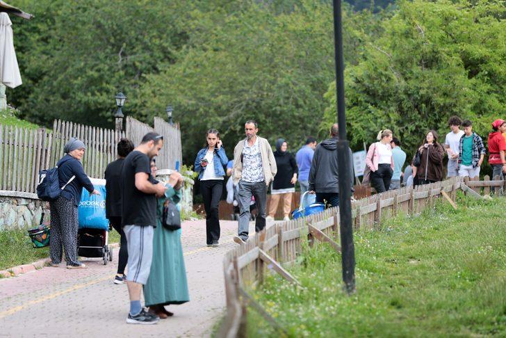 Gölcük Tabiat Parkı'nda bayram yoğunluğu yaşanıyor G5