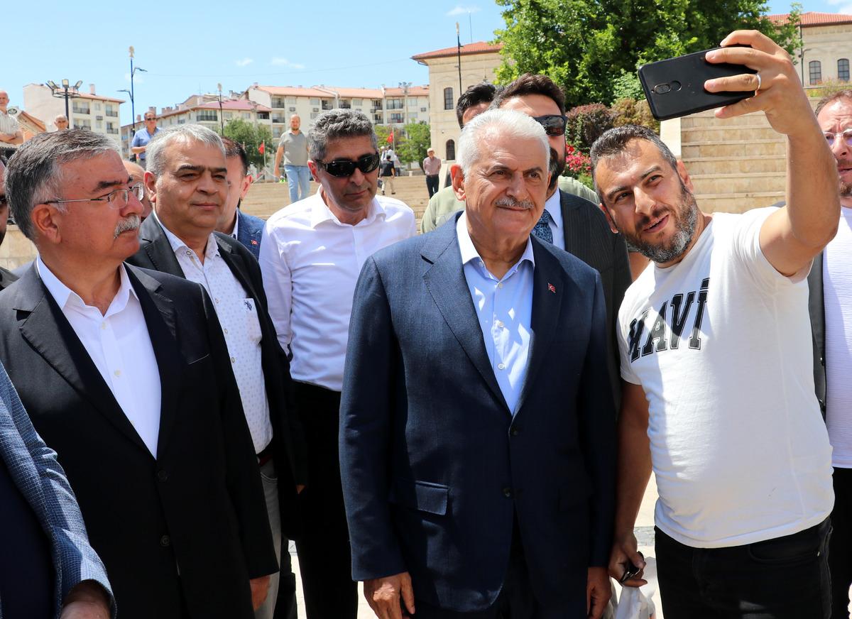 AK Parti Genel Başkanvekili Yıldırım, Sivas'ta bayramlaşma t&ouml;reninde konuştu: