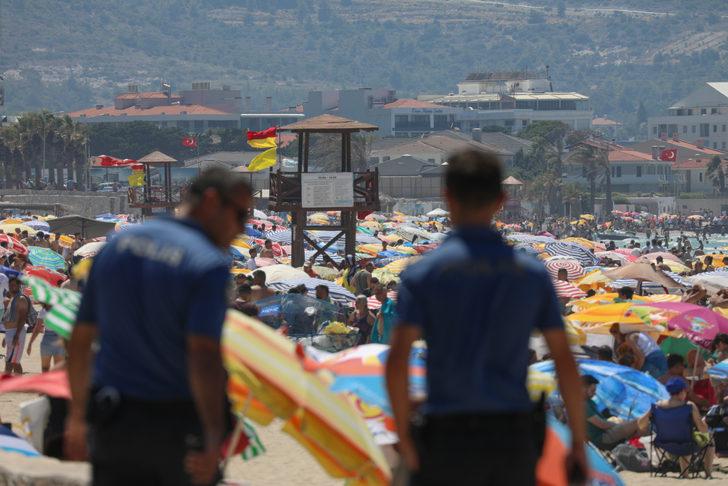 Çeşme'de bayramın son gününde plajlarda yoğunluk oluştu G4