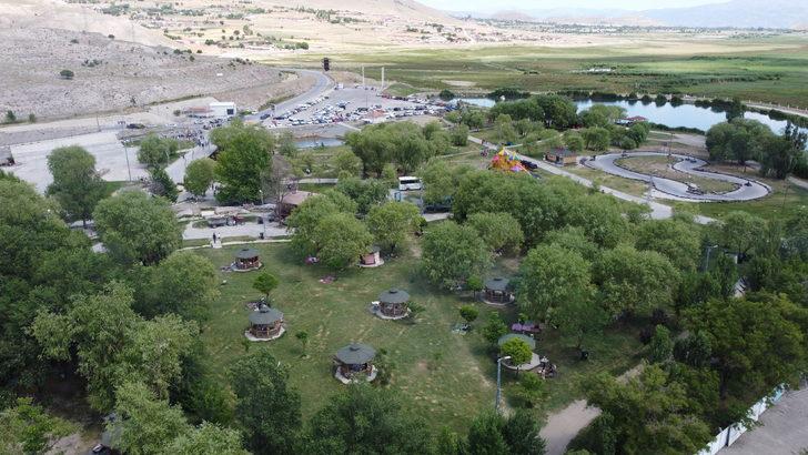 Erzincan'da Ekşisu mesire alanında bayram tatili yoğunluğu yaşanıyor G2