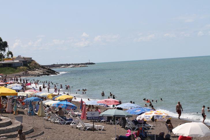 Akçakoca'da bayramın son gününde sahillerde yoğunluk oluştu G3
