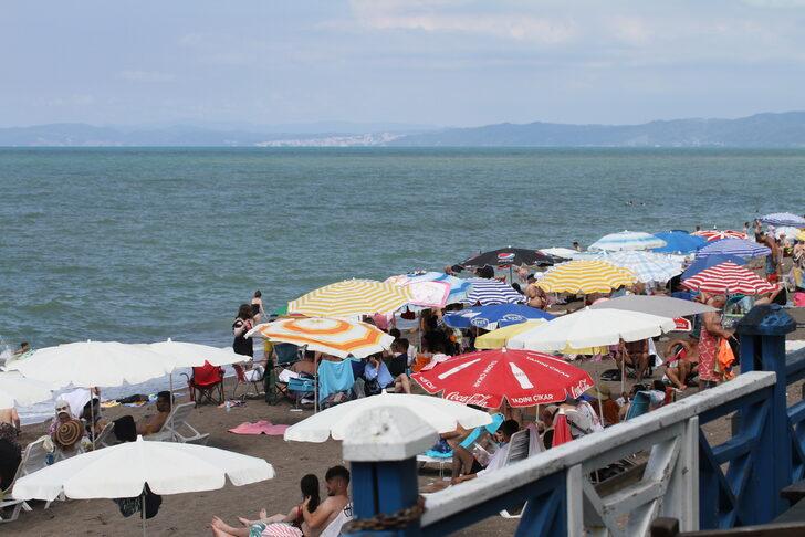 Akçakoca'da bayramın son gününde sahillerde yoğunluk oluştu G4