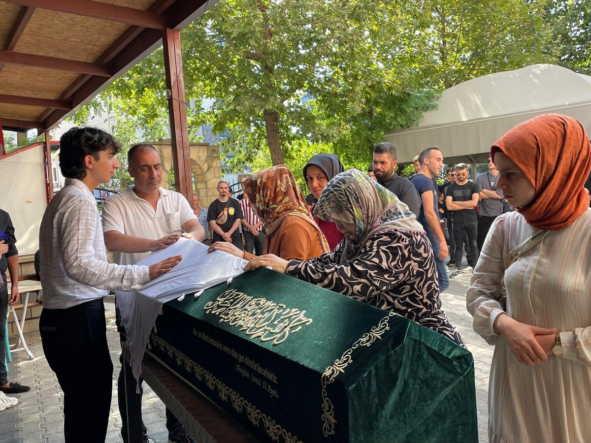 Skuter kazasında hayatını kaybeden Dilara G&uuml;l son yolculuğuna uğurlandı