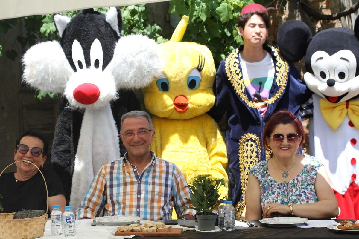 D&uuml;zce'deki tarihi mahallede en g&uuml;zel "ev yapımı tatlı" i&ccedil;in yarıştılar