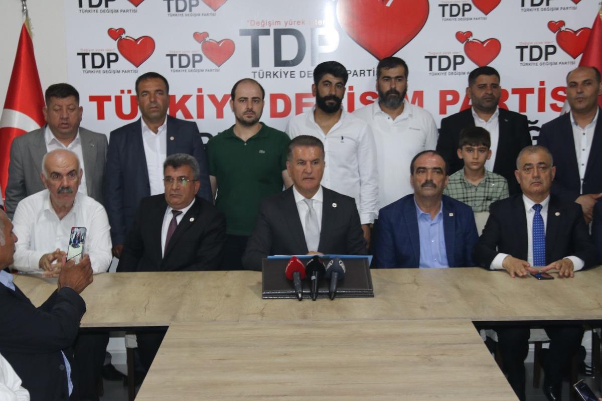 TDP Genel Başkanı Mustafa Sarıg&uuml;l Diyarbakır'da partililerle bayramlaştı