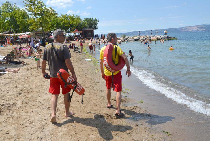 Kocaeli'de sıcaktan bunalanlar bayramın son gününü denizde geçirdi G5