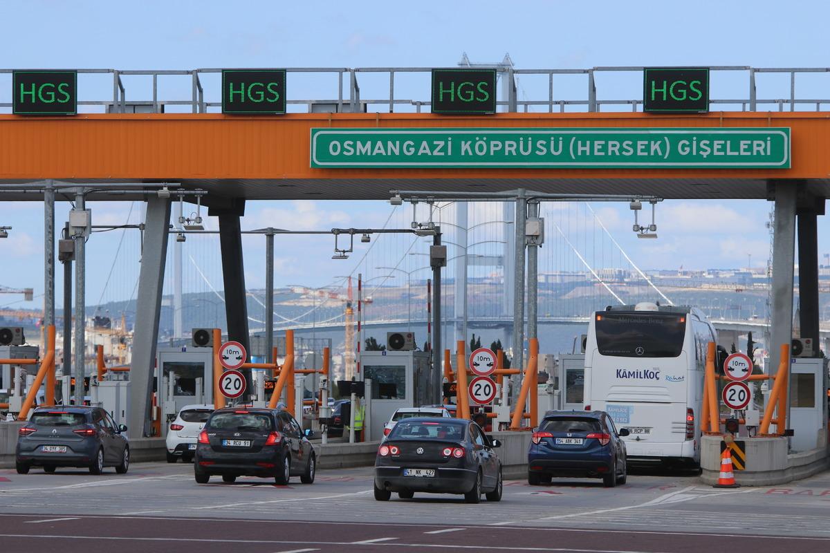 Osmangazi K&ouml;pr&uuml;s&uuml;'nde bayramın son g&uuml;n&uuml;nde d&ouml;n&uuml;ş hareketliliği