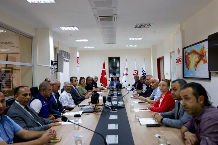 Bakan Yardımcısı Çataklı'dan selde hayatını kaybeden kadının ailesine taziye ziyareti G4