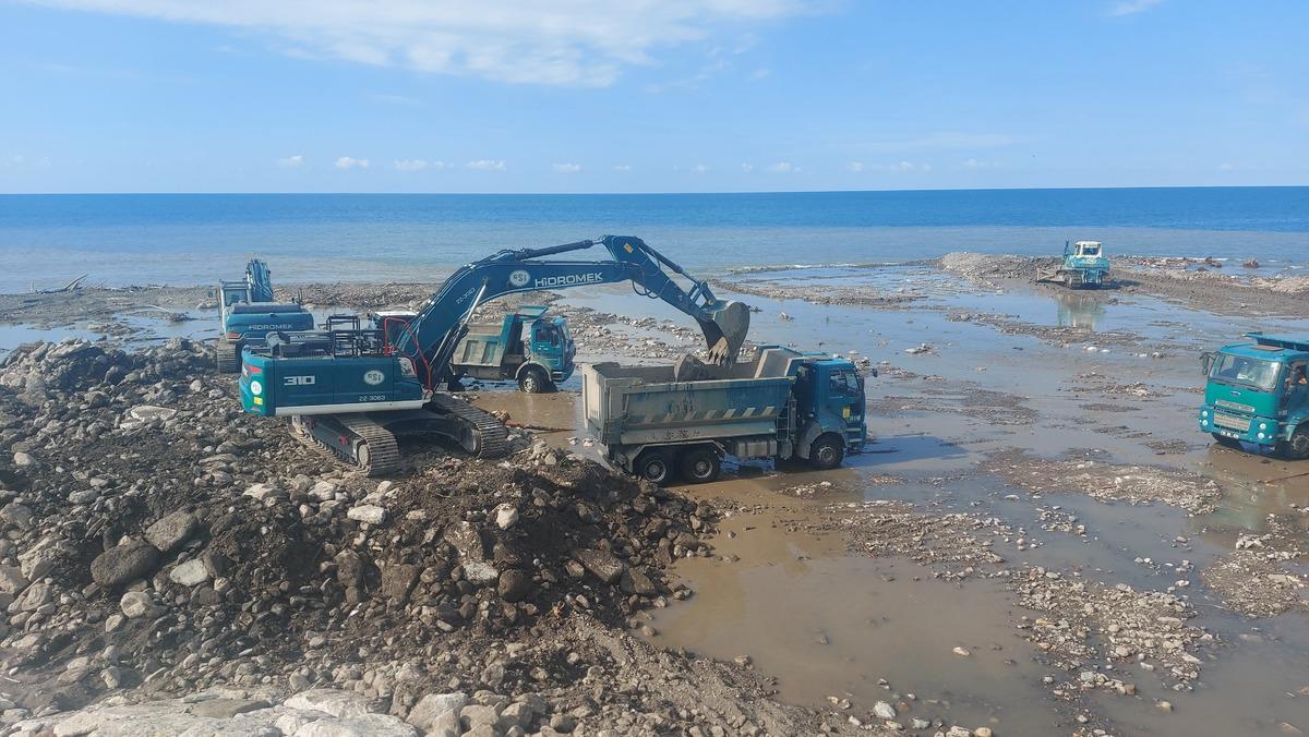 Kastamonu'da selin ardından y&uuml;r&uuml;t&uuml;len &ccedil;alışmalar s&uuml;r&uuml;yor