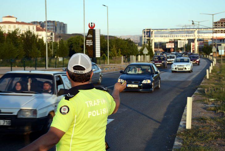 "Kilit kavşak" Kırıkkale'de bayramın son gününde dönüş hareketliliği başladı G3