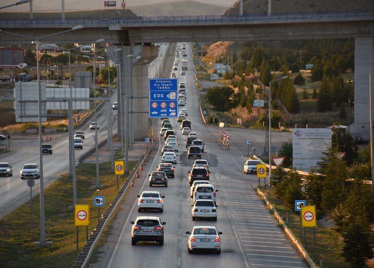 "Kilit kavşak" Kırıkkale'de bayramın son gününde dönüş hareketliliği başladı G5