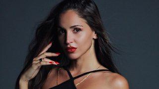 Survivor Berna Keklikler bikinili poz verdi! Karın kaslarıyla dikkat çekti