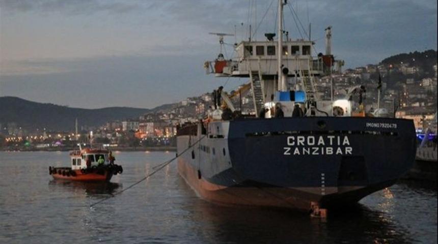 Ereğli'de karaya oturan gemi kurtarılamadı