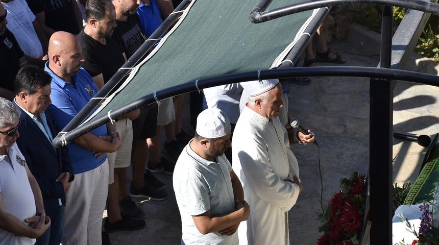 En acı veda! Öğrencisinin cenaze namazını kıldırdı