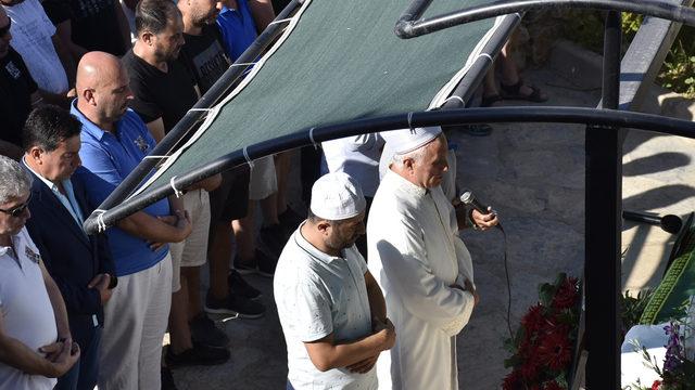 En acı veda! Öğrencisinin cenaze namazını kıldırdı