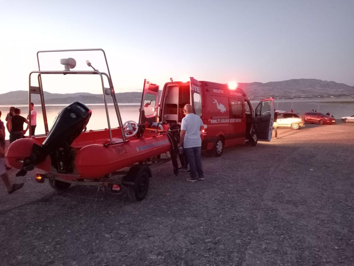 Baraj g&ouml;l&uuml;nde boğulma tehlikesi ge&ccedil;iren kardeşini kurtaran gen&ccedil; boğuldu
