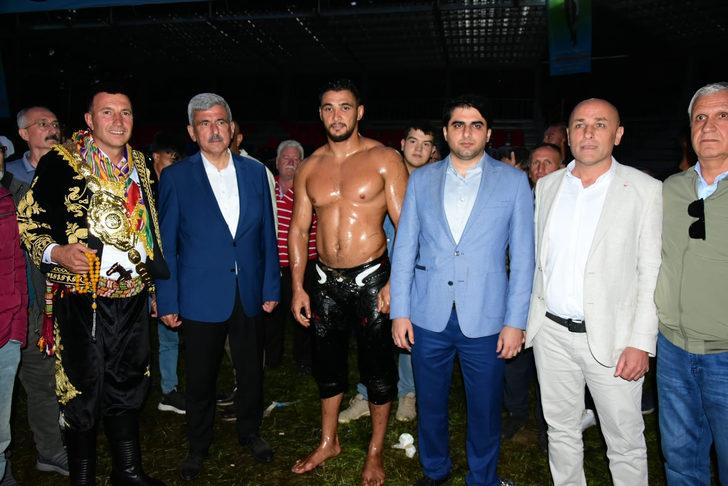 16. Kunduz Yağlı Güreşleri'nde başpehlivanlığı Mustafa Taş kazandı G3