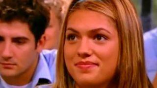 Hayat Bilgisi'nin Barbie Gamze'si İpek Erdem sırt dekolteli poz verdi! 