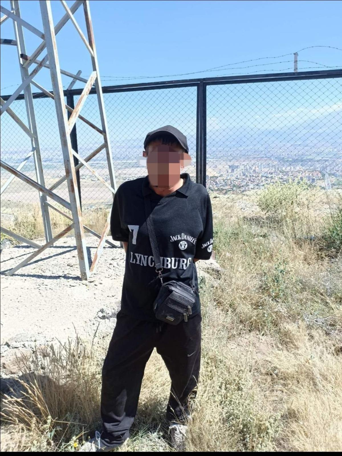 Kayseri'de bir kişi radyo verici istasyonundan kablo &ccedil;alarken yakalandı
