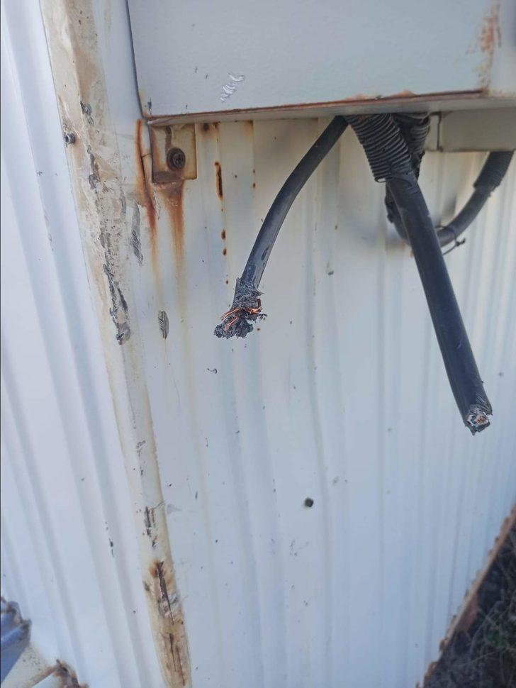 Kayseri'de bir kişi radyo verici istasyonundan kablo çalarken yakalandı G3