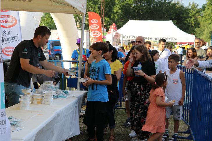 Sanatçı Zara, Karacakılavuz Keşkek Şenliği'nde konser verdi G3