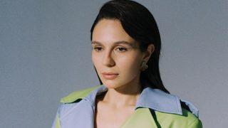 Annenin Sırrıdır Çocuk'un Meryem'i Selin Yeninci ayna karşısında mini şortlu poz verdi