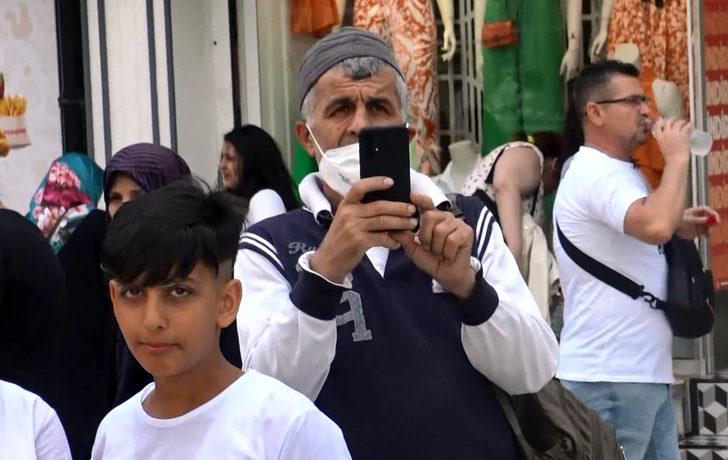 Avcılar’da ‘Çöpçüler Kralı’ ve ‘Şarlo’ canlı heykeli şaşkınlığı G2