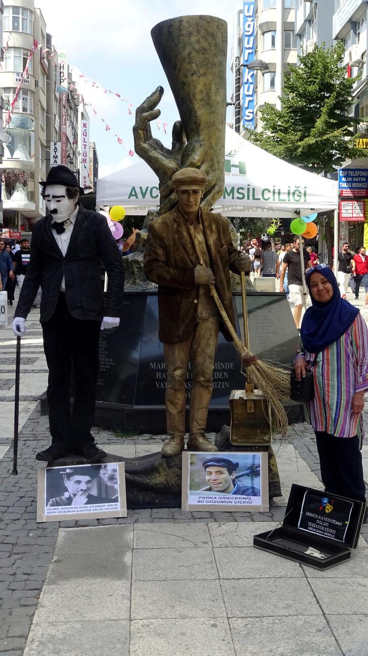 Avcılar’da ‘Çöpçüler Kralı’ ve ‘Şarlo’ canlı heykeli şaşkınlığı G3