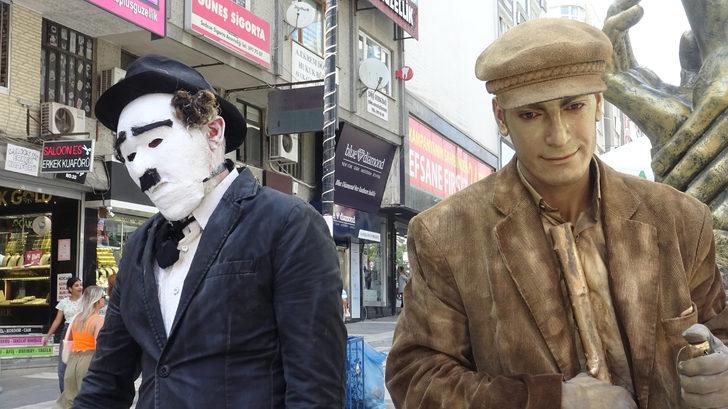 Avcılar’da ‘Çöpçüler Kralı’ ve ‘Şarlo’ canlı heykeli şaşkınlığı G5