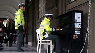 Polisten şaşırtan performans